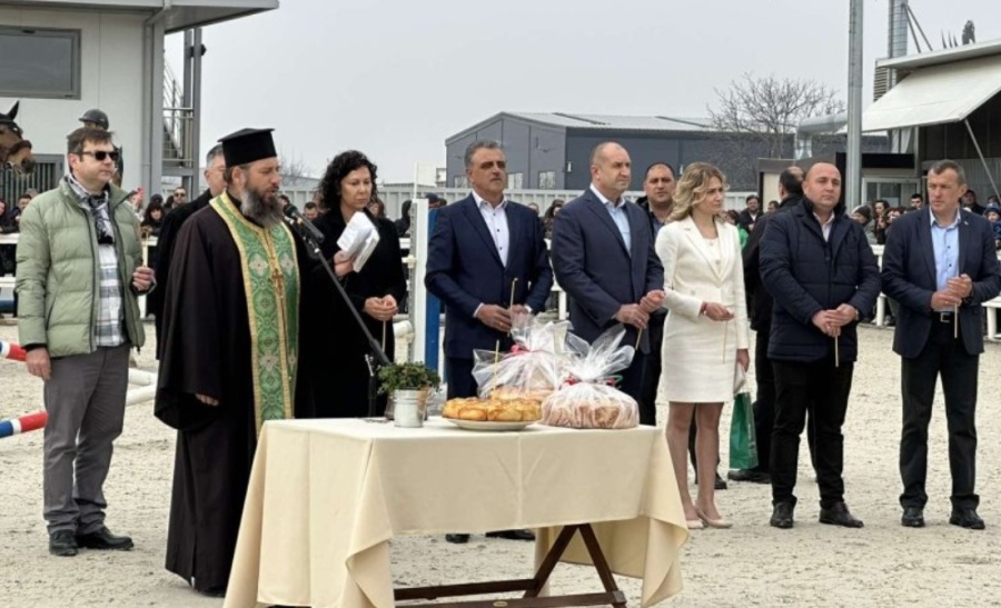 Президентът Радев е гост на конния празник в пловдивското село Царацово